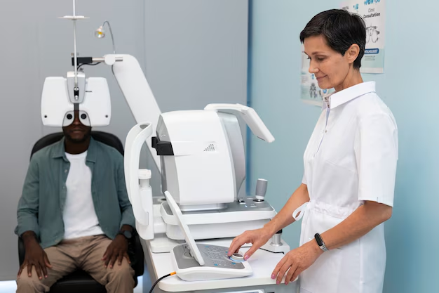 Best Cataract Surgeon in Delhi